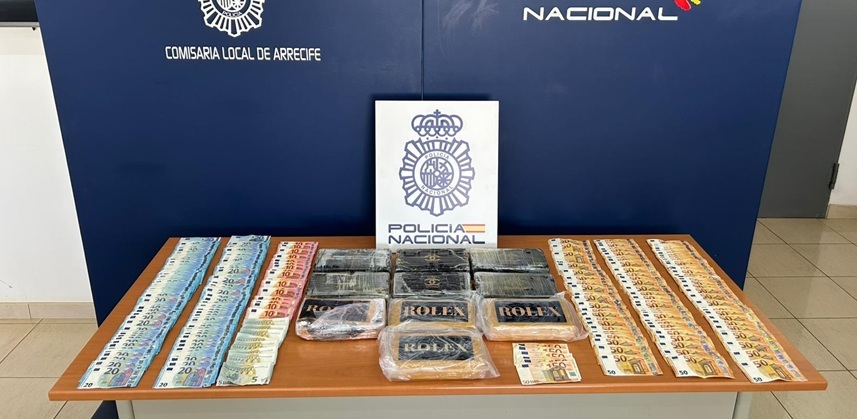 Dinero y droga incautada por la Policía Nacional.