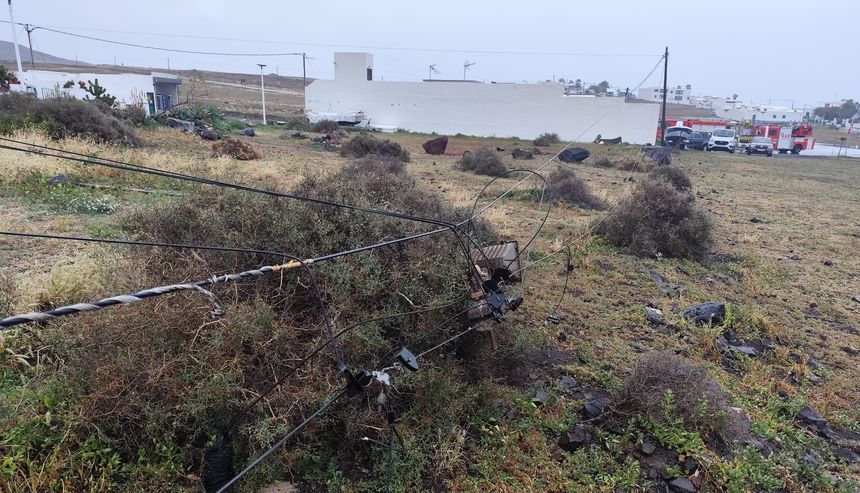 Así quedaron los postes tras el accidente.