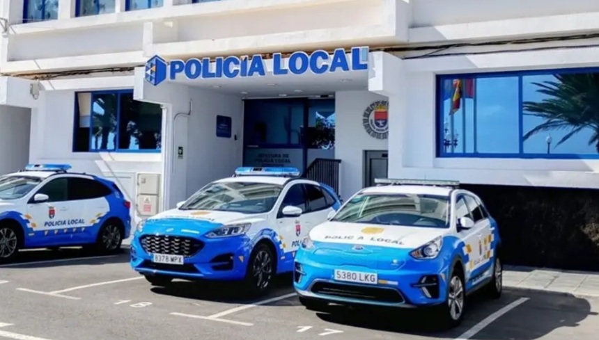 Entrada a la sede de la Policía Local de Arrecife.