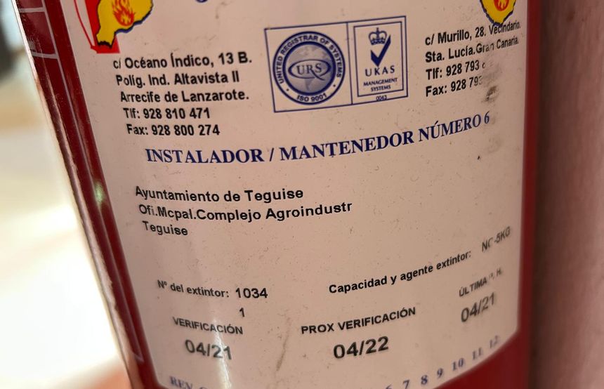 Otro ejemplo de extintor sin revisar