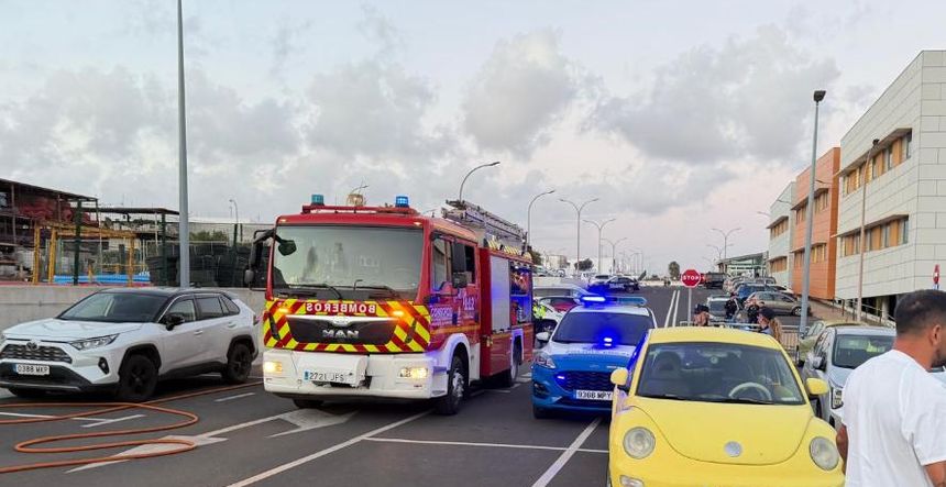 Los bomberos en el lugar del incendio.