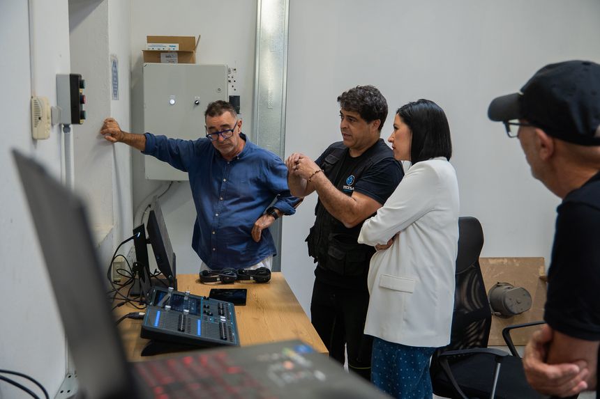 Visita Echedey Eugenio y Abigail González al teatro municipal (3)
