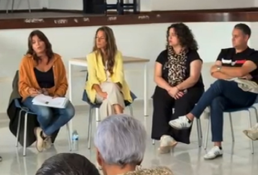 Olivia Duque con parte de sus concejales durante la reunión de este miércoles. 