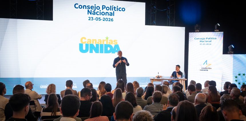 Clavijo hablando a sus compañeros sobre su gestión