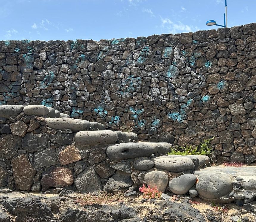 Otra de las pinturas que está al lado en la misma zona de Playa Bastián