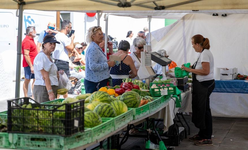 “ ¡Qué bien me sabe Arrecife!” se lanza para apoyar al sector agrario de Lanzarote que comercializa sus productos en este Mercado Tradicional de Arrecife