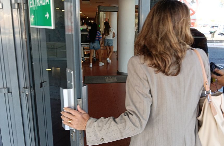 Instante en el que Corujo entró en la sede del Juzgado de Arrecife