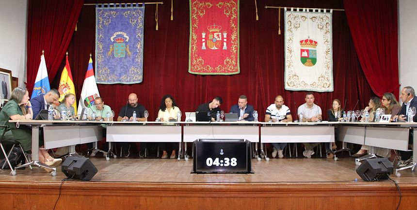Momento del pleno en el que se ve al Gobierno y a la oposición.