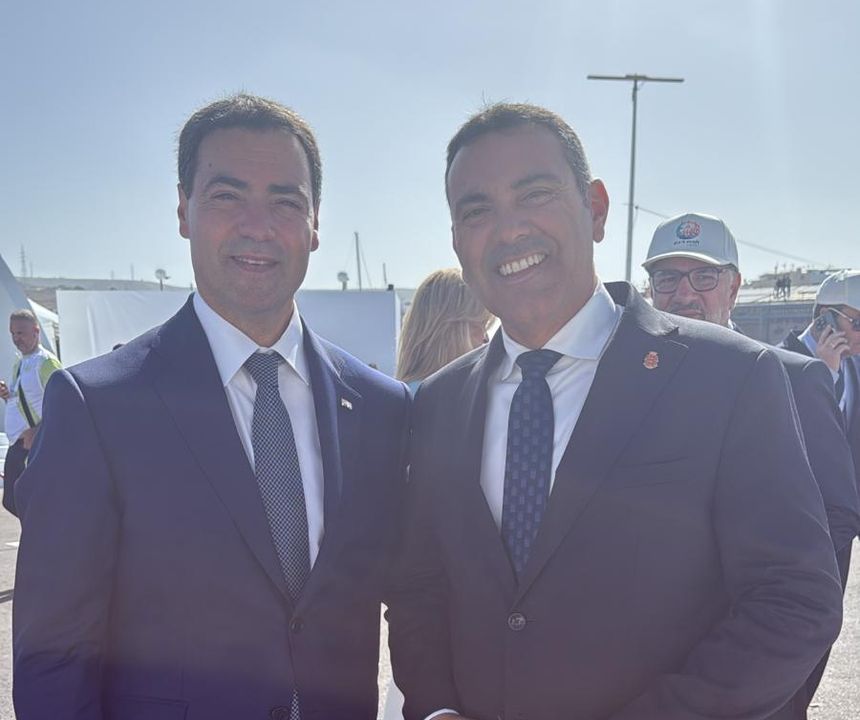 Imanol Pradales y Oswaldo Betancort antes de la llegada del Papa.