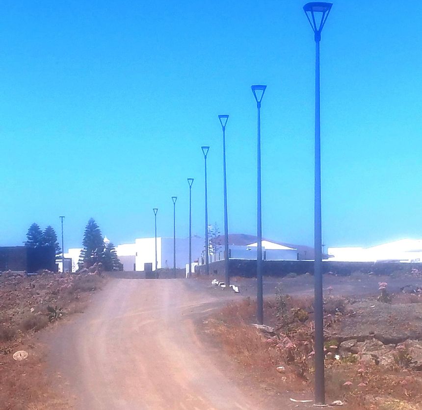 La altura de los postes elegidos es absolutamente desproporcionada para la zona