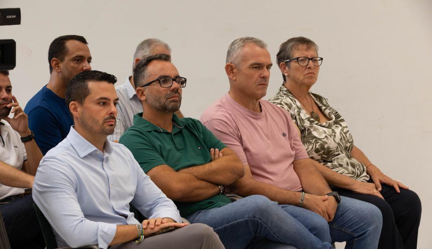 Sus compañeros de Coalición Canaria y algunos de los que estuvieron con él en el PSOE estuvieron en el encuentro con los medios
