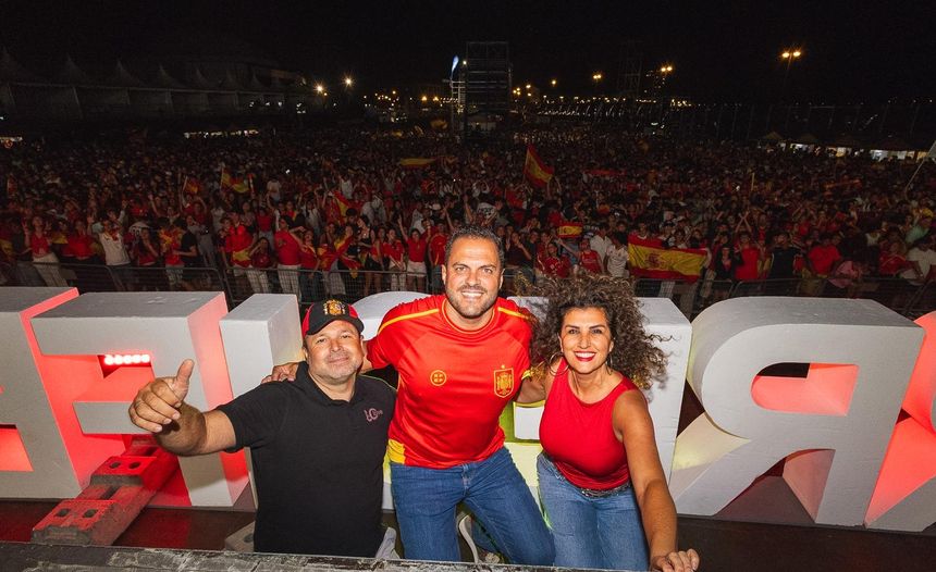 El alcalde de Arrecife, Yonathan de León, y la concejal de Deportes, Eli Merino, celebraron el triunfo en el Recinto Ferial
