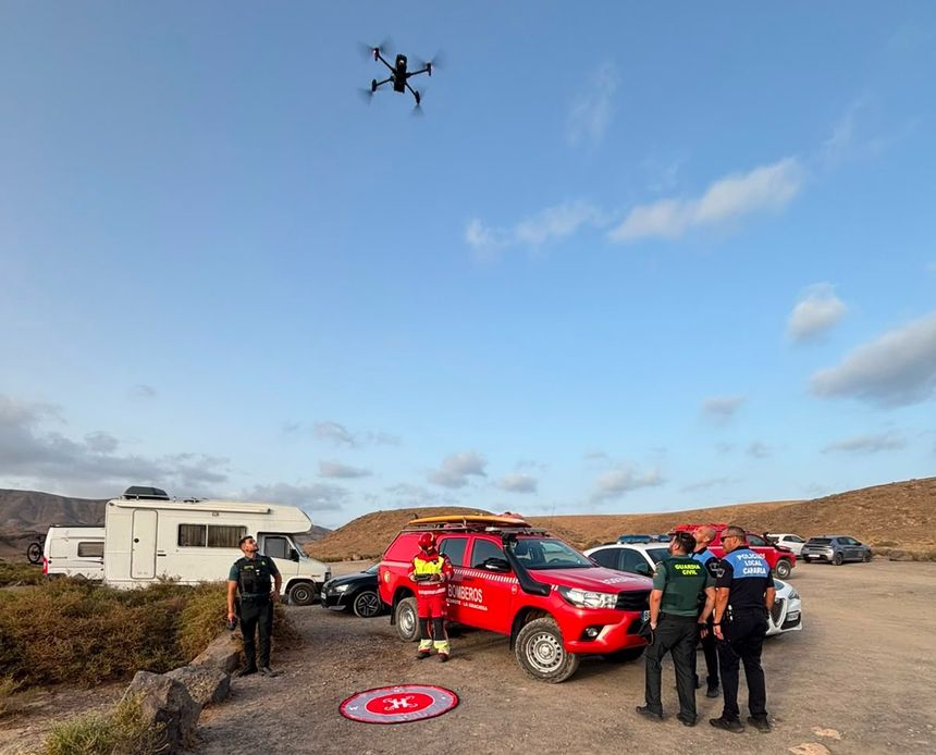 Los equipos de emergencia utilizando el dron