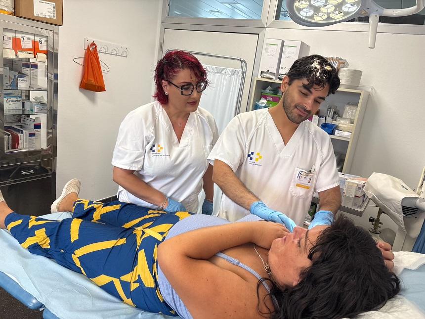 Atención a paciente en Derma